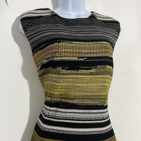 MADISON LEIGH - Women’s MIDI Dress! - Picture 2 of 7